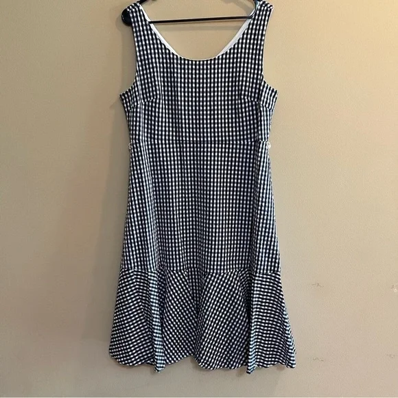 j crew black and white gingham dress J.Crew J.Crew Smocked-waist puff-sleeve midi dress in gingham linen 148.00